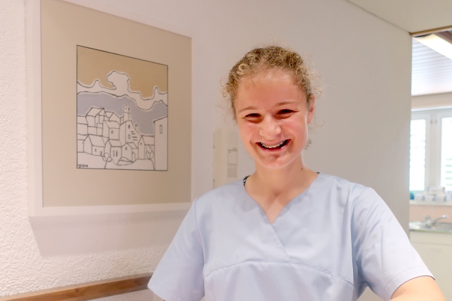 Dentalassistentin bei Praxis Aeschlimann in Meiringen